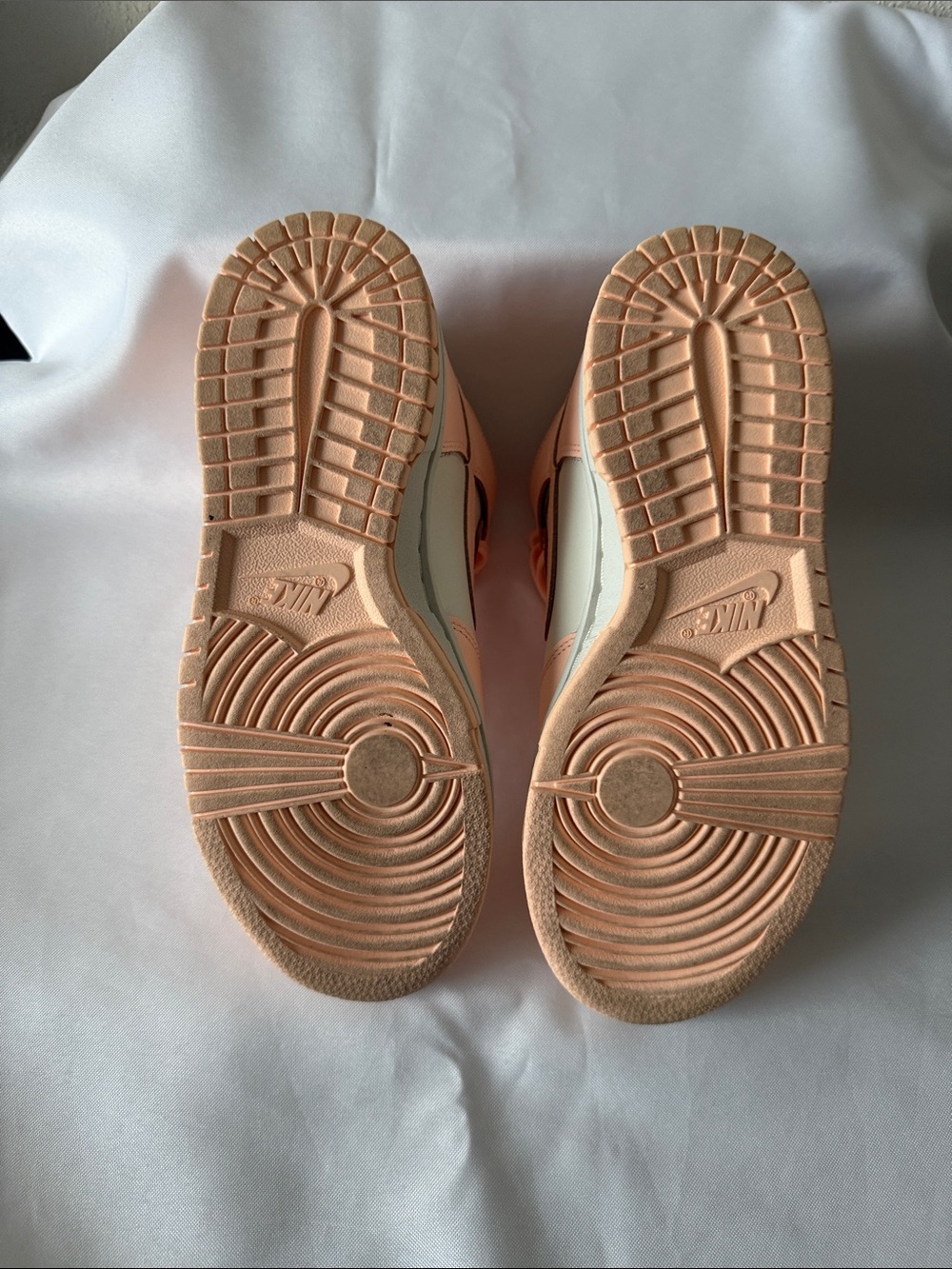Nike Dunk High ‘Crimson Tint’ Unfading Sneaker - Picture 3 of 6